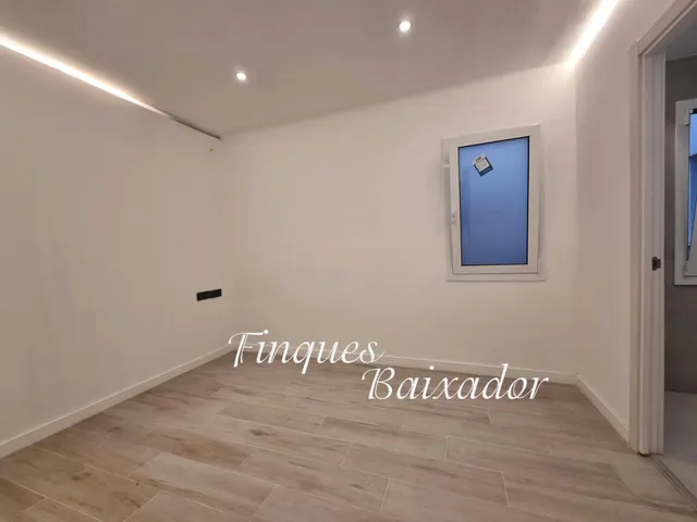 ¡FINQUES BAIXADOR PRESENTA ESTE PISO DE 2 HABS. CON 2 BAÑOS EN EL CASC ANTIC ¡ — 6