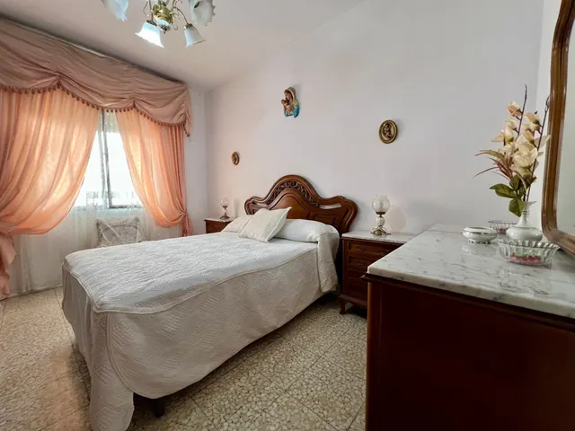 E. PISAZO DE 4 HAB. CON DOS TERRAZAS, DOS BAÑOS. — 37