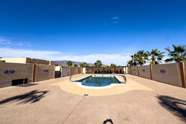 Espectacular finca rústica vallada con viviendas, salón de eventos y piscina en Fuente Álamo — 36