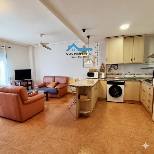 Bonito piso con garaje y piscina comunitaria en el centro de - foto 2