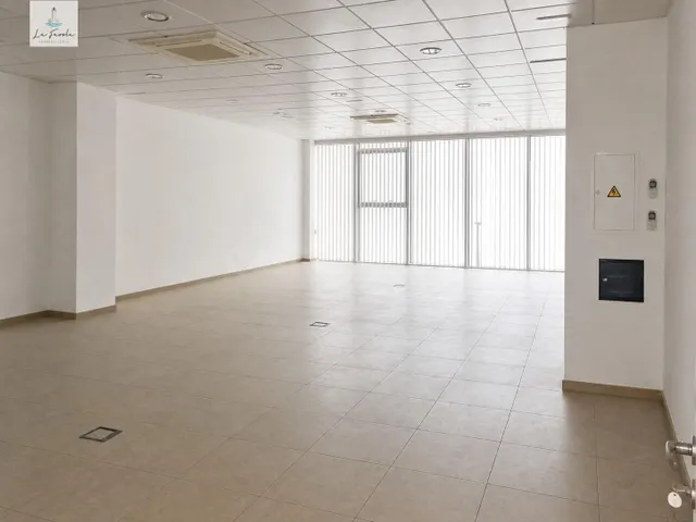 LOCAL DE 120 M2 EN PARQUE EMPRESARIAL DE ANTEQUERA - foto 3