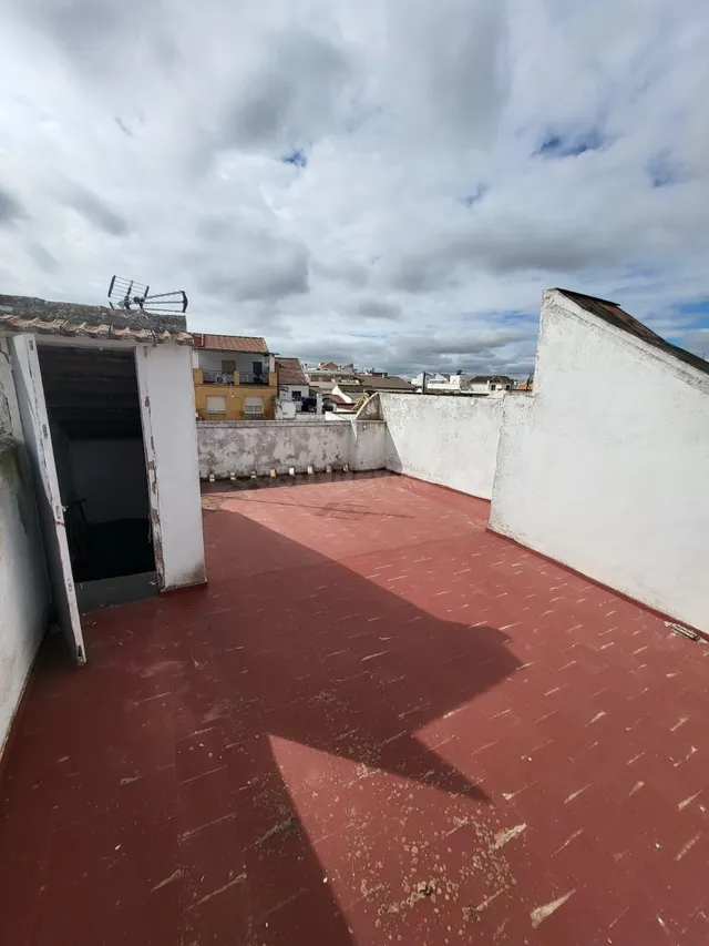 Casa de 3 plantas en venta en pleno centro de Fernán Núñez - foto 4