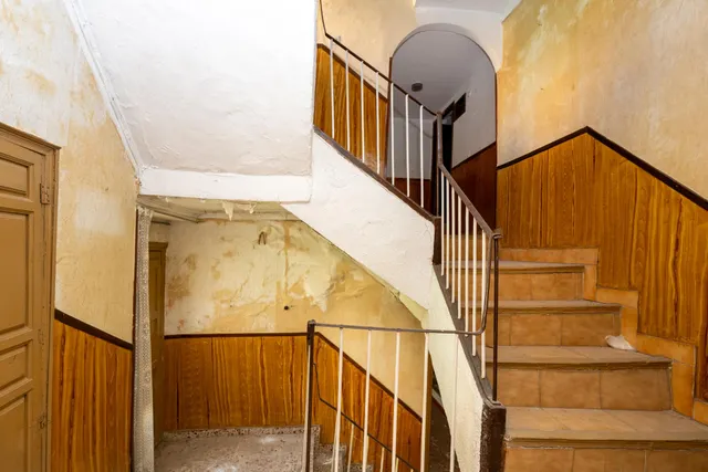 Casa para reformar en el centro de Lanjarón con gran potencial de inversión — 22