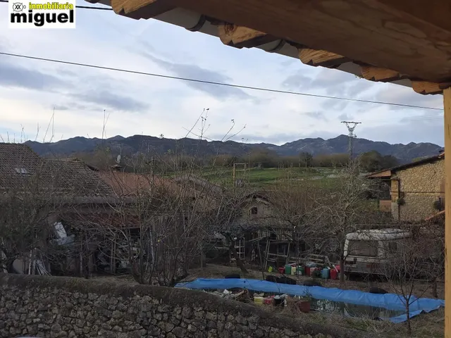 Se vende gran casa de piedra con cuadra anexa en Herrerías — 28
