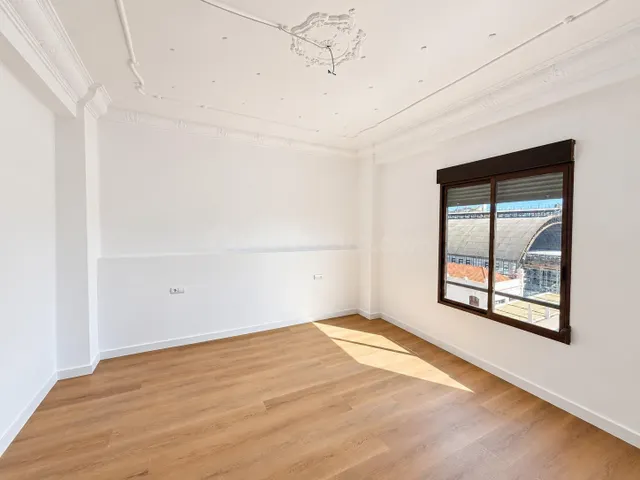 Piso de 4 habitaciones y reforma integral en pleno centro de Valencia — 5