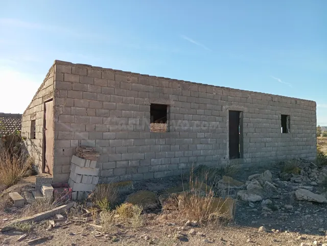 CORTIJO CON TERRENO Y ALMACENES JUNTO A LORCA Y PUERTO LUMBR - foto 3