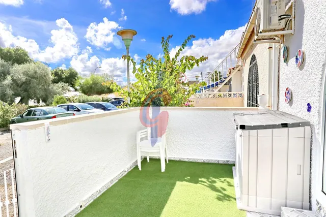 Se alquila encantador bungalow en planta baja en la urbanización San Luis, Torrevieja — 9