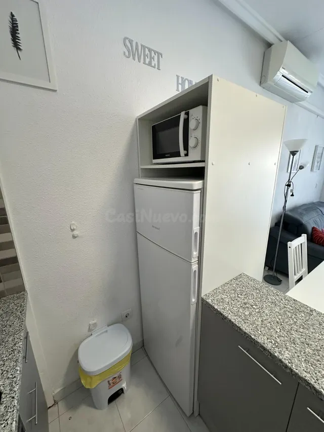 Estudio con terraza, Alicante, Torrevieja. 1 habitación, 36 m2, 900 metros al mar — 29