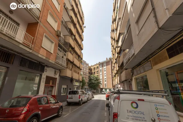 JUNTO AVENIDA ANDALUCES — 36