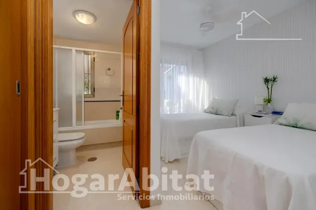 PRECIOSO ÁTICO CON DOS TERRAZAS, GARAJE Y PISCINA JUNTO AL MAR — 36