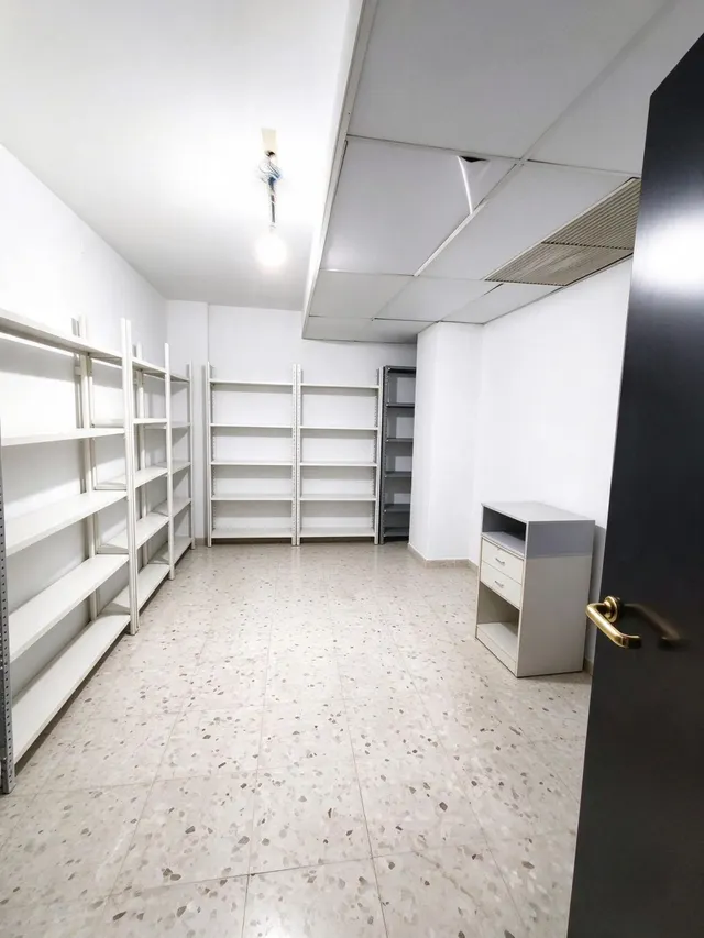Local para oficinas, gimnasio o clínica en venta en el Centro de Badajoz — 9