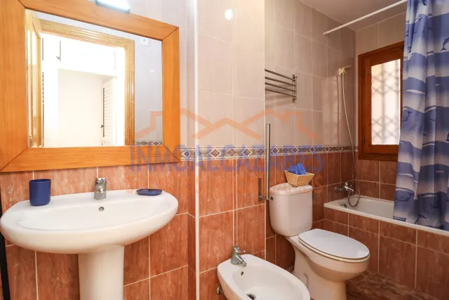 Triplex de 4 habitaciones, 3 baños, jardin y solarium. a solo 450 m del mar, los narejos, los alcazares, Murcia — 24