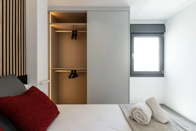 Exclusivo Piso Totalmente Reformado con Terraza en el Centro de Estepona — 25
