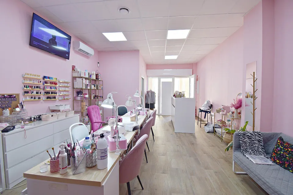 ¡Oportunidad única! Local comercial totalmente reformado en exclusiva