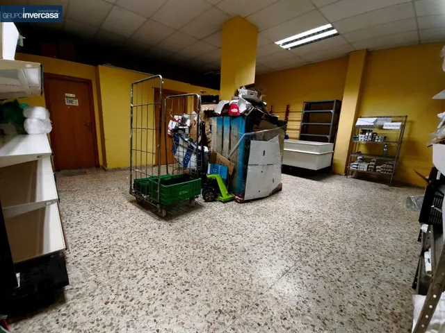 Gran local comercial de 261 m2 situado en zona céntrica de Vilamarxant (Valencia). — 14