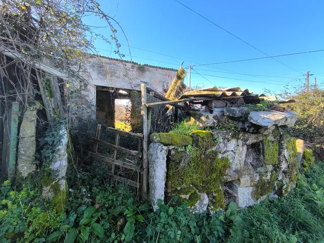 Casa de piedra a reformar. CALVOS (Taboadela) a 3km. Polígono. — 15