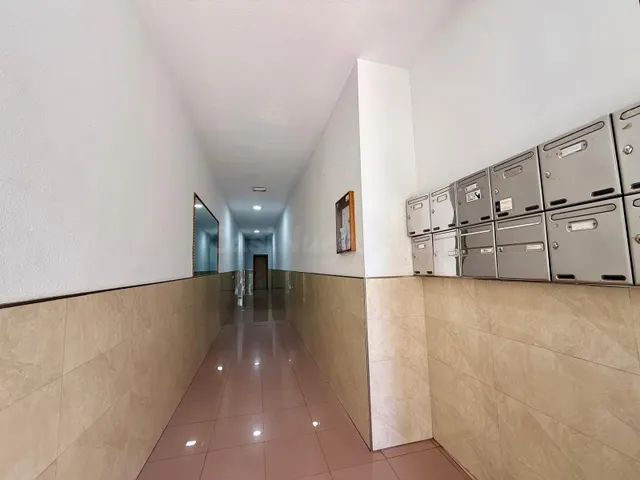 AMPLIO PISO EN EL PARADOR DE LAS HORTICHUELAS, FRENTE A LA PLAZA DEL AYUNTAMIENTO — 5