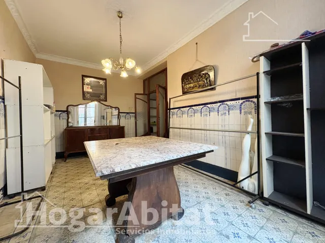 Espaciosa casa con local comercial y garaje en el centro — 16