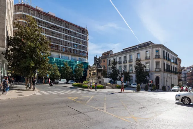 LOCAL EN VENTA JUNTO PLAZA ISABEL LA CATÓLICA — 16