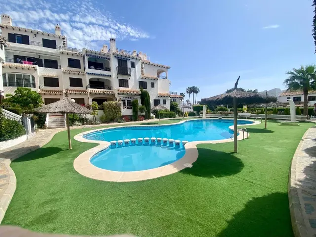 Apartamento con piscina comunitaria, Alicante, Orihuela Costa. 2 habitaciones, 71 m2, 600 metros del mar — 5