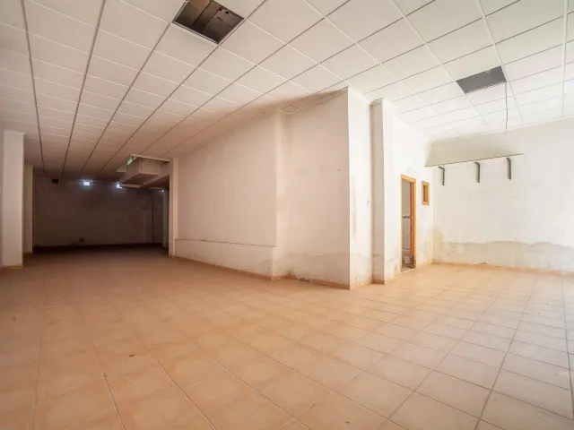 Local comercial de 169 m2 — 14