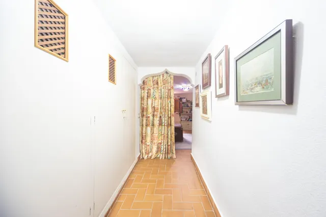 Ponemos a la venta este precioso y peculiar chalet con piscina privada. — 44