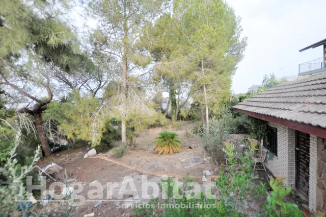CHALET PARA REFORMAR CON PISCINA, GARAJE Y TERRAZA - foto 3