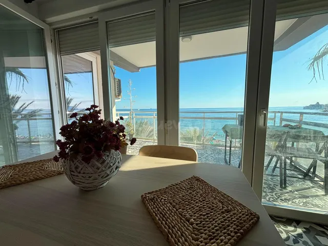 INCREIBLE PISO FRENTE AL MAR — 2