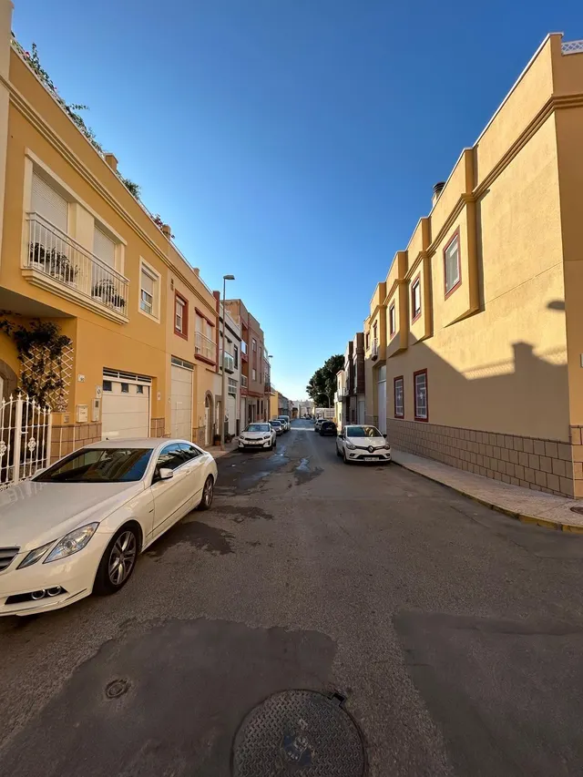 Exclusivo Piso en Puebla de Vícar con Vistas y Comodidades — 33