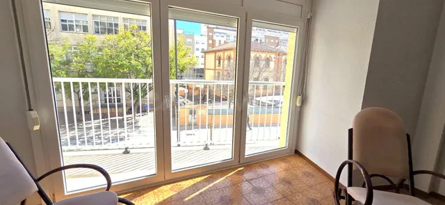PISO CENTRICO AV LIBERTAD CON PLAZA DE APARCAMIENTO OPCIONAL - foto 2