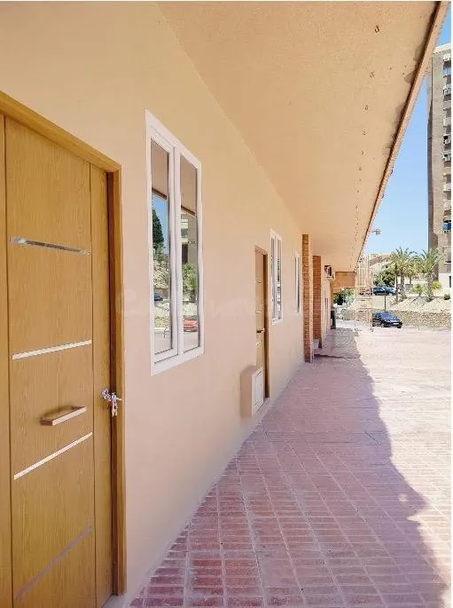 SE VENDE ESTUDIO-DUPLEX EN BENIDORM ZONA PONIENTE - foto 4
