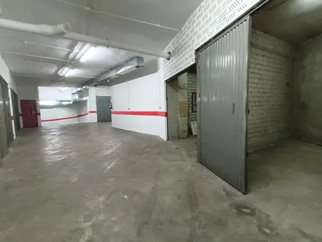 Garaje cerrado en Granada zona Zaidin, 12.80 m. de superficie. — 23