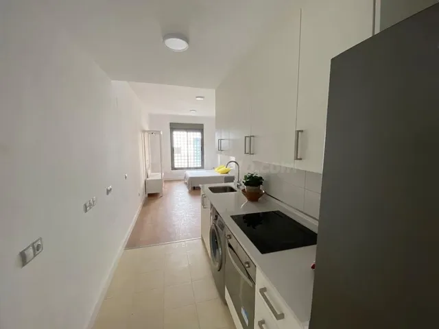 Es un piso exterior, situado en la planta baja del edificio 