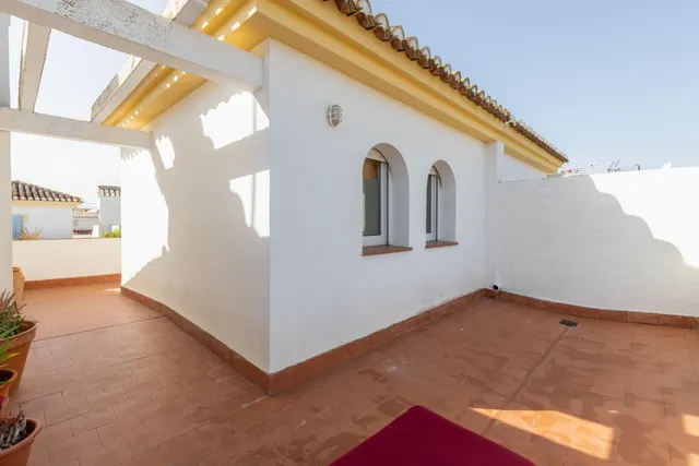 CASA ADOSADA DE 5 DORMITORIOS EN MARACENA — 42