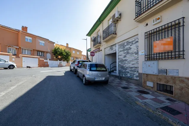 Local de 130 m2, diafano en Gojar, cerca del centro, en zona residencial con mucho paso de vehiculos — 10