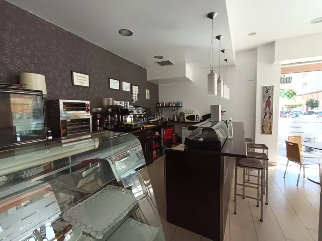 Local en Reina Victoria — 8