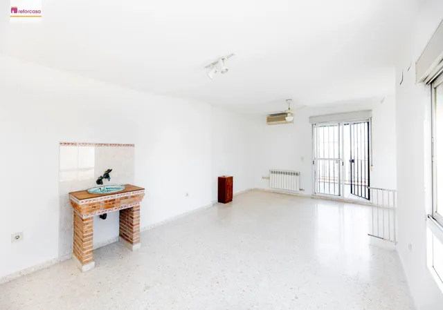 Vive en el corazón de Armilla: 4 dormitorios, patio, terraza y garaje — 20