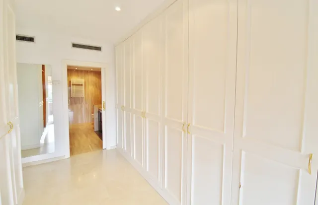 Exclusivo adosado en vistahermosa, Alicante — 439 m2 y dos grandes terrazas — 22