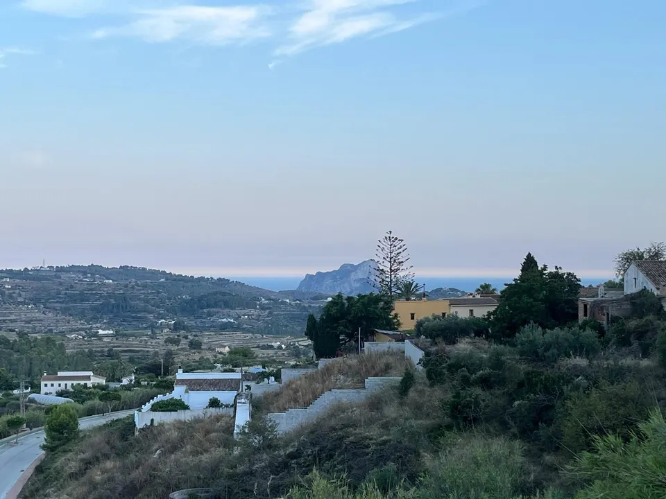 Oportunidad única en Benissa: 3 parcelas con espectaculares vistas al mar y a la montaña
