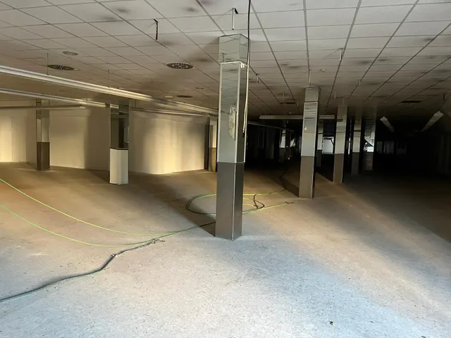 Local idóneo para supermercado, gimnasio y otras actividades comerciales con parkings — 11