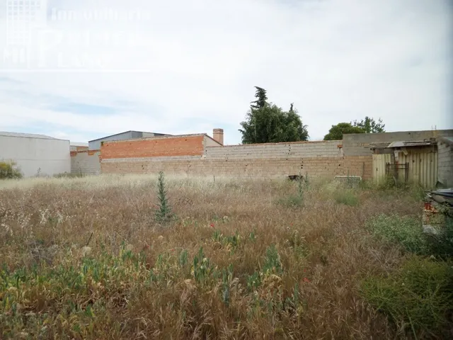 *Solar de 500m2 en el Poligono, junto a Carretera de Argamas - foto 4
