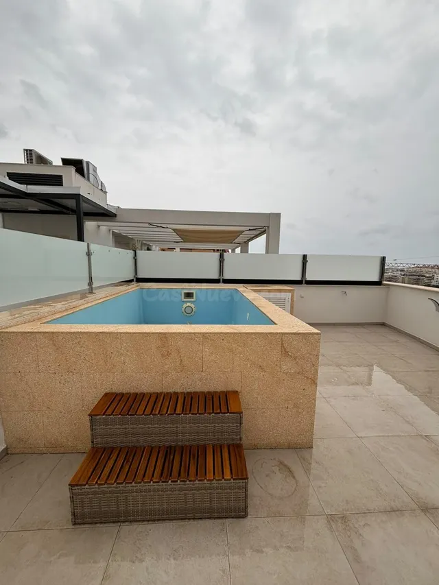 Se vende ático con piscina privada en Estepona - foto 2