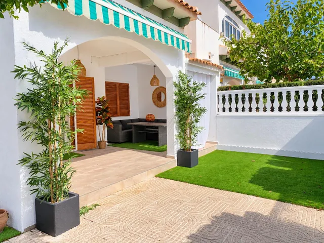 Tu rincón de sol en la mata: bungalow recién reformado con amplio jardín orientado al sur y a solo 450 metros de la playa — 15