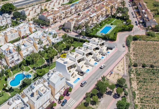 Villa independiente con piscina privada, solárium y vistas a la laguna en Moncayo — 48