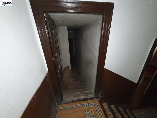 Amplia casa en sitio privilegiado. — 28