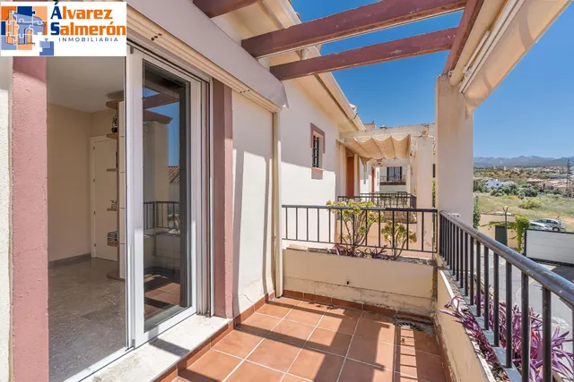 ADOSADA EN URBANIZACIÓN EN HUETOR VEGA — 24