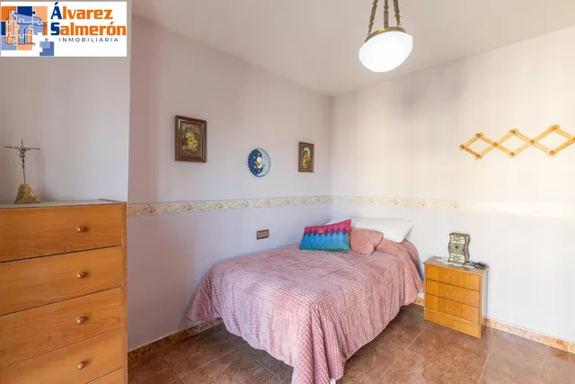 Casa independiente a 5 minutos de Granada en buen estado para entrar a vivir — 36