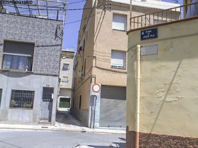 Se vende Casa Adosada OKUPADA en D'El Carrer Estret 10 Terra
