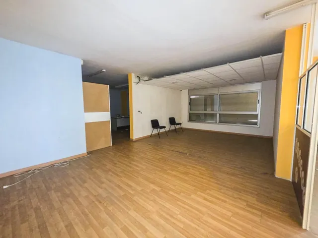 Edificio de tres plantas en alquiler en Barberá del Vallés — 12