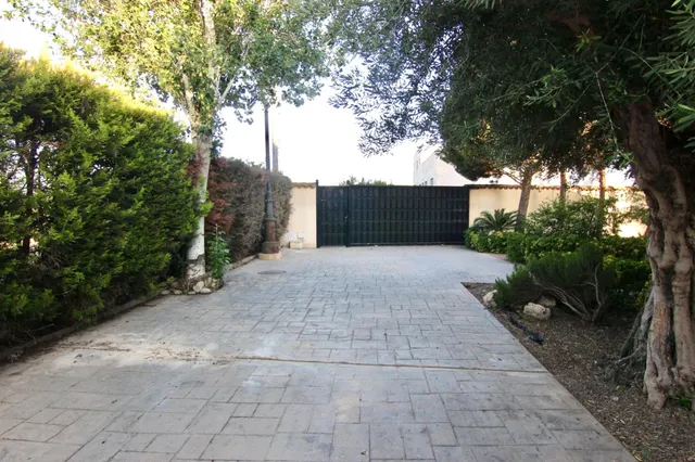 Alquiler larga estancia chalet con piscina — 9